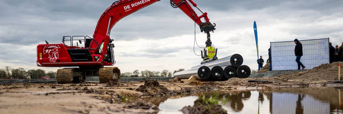 Pipes for a new LNG pipeline