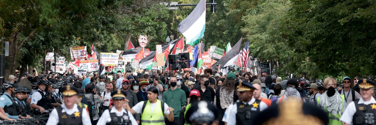 Police and demonstrators at DNC protest in Chicago.