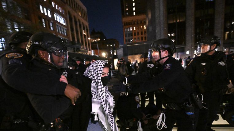 Police arrest New York students