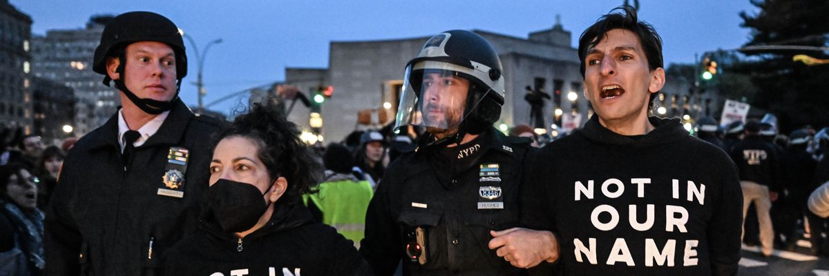 Police intervene and arrest hundreds of people as pro-Palestinian Jewish organizers gather to protest