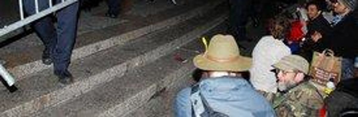 NYPD Riot Cops Remove Occupy Protesters from Union Square