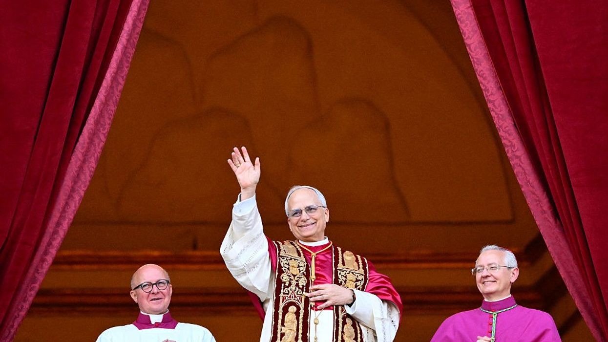 Pope Leo waves to crowd.