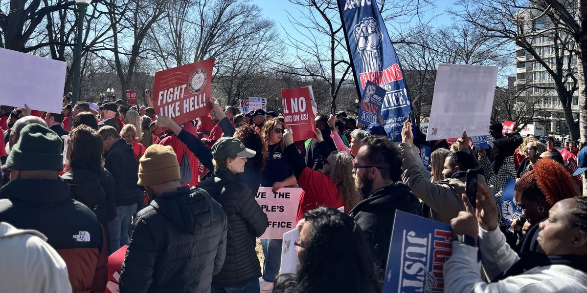 ‘Hell No!’ Postal Workers Protest Illegal Trump Takeover Scheme ‘Hell No!’ Postal Workers Protest Illegal Trump Takeover Scheme