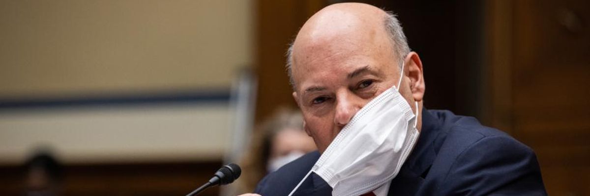 'It Definitely Stinks': Lawmaker Demands SEC Probe of Huge Stock Buy Just Before DeJoy Announced USPS Vehicle Contract