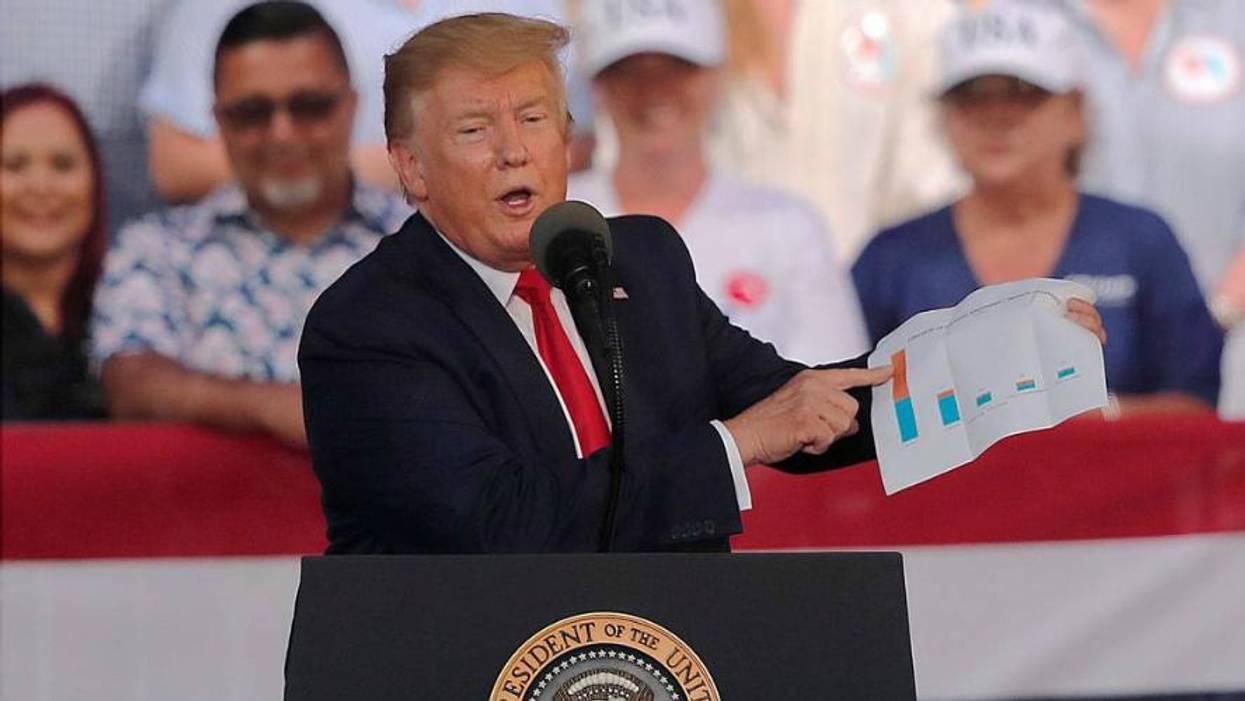 'Unhinged, Insensitive, and Lying': Trump Uses Bar Graph to Spread Falsehood About Puerto Rico Hurricane Aid