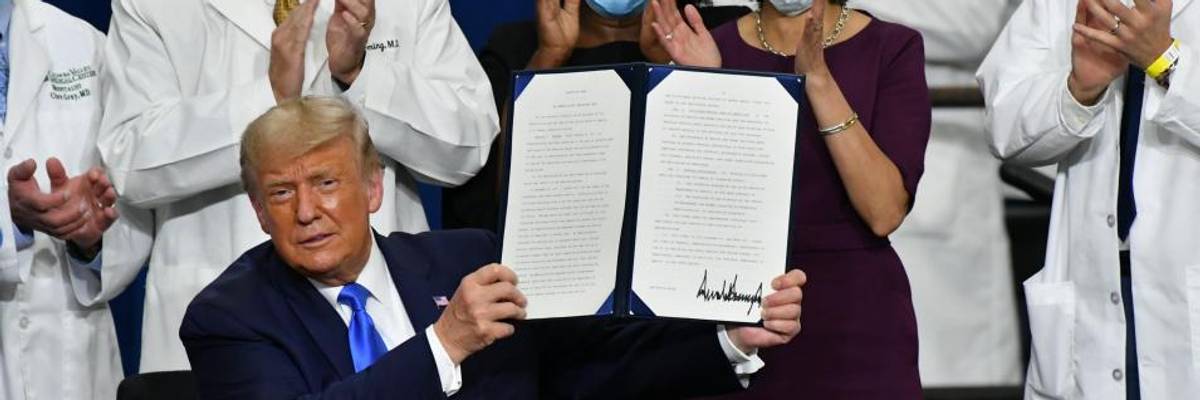 Trump Accused of 'Pathetic Attempt' to Bribe Seniors for Votes by Promising to Mail $200 Medicine Discount Cards