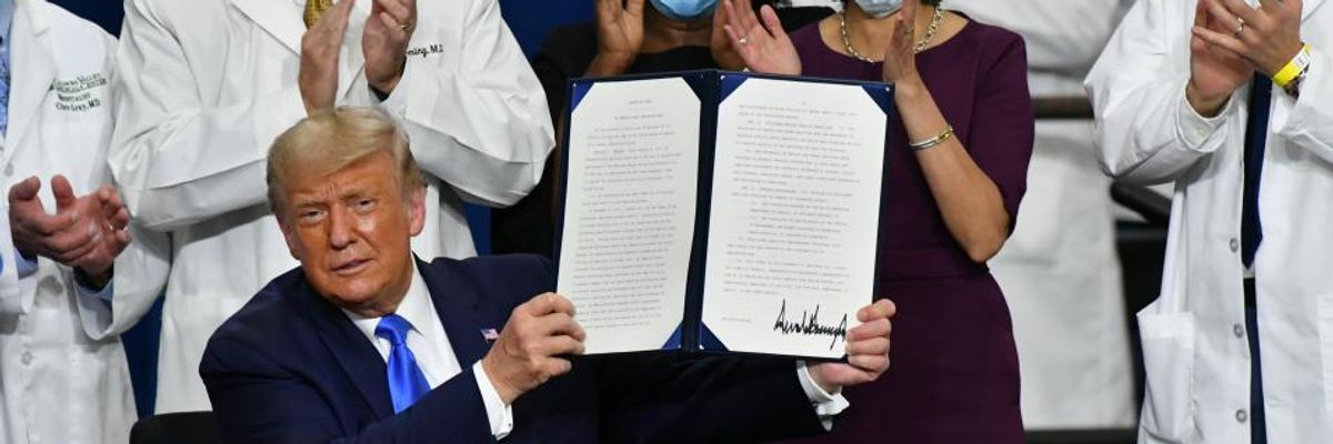 Trump Accused of 'Pathetic Attempt' to Bribe Seniors for Votes by Promising to Mail $200 Medicine Discount Cards