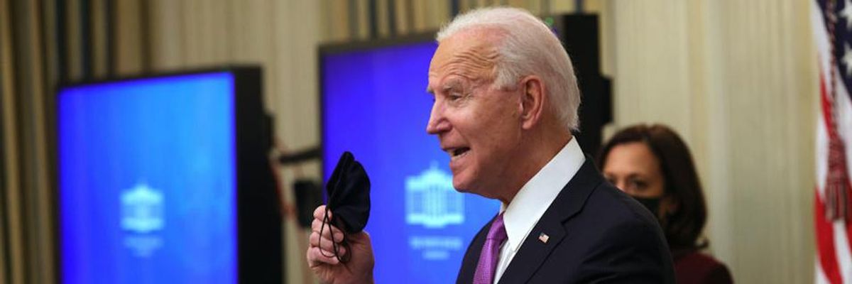 'Mask Up, America': Biden Signs Pandemic Mandates for Traveling and Federal Properties