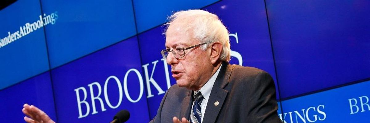 Facing 'Retirement Crisis,' Sanders Leads Charge for Social Security Expansion