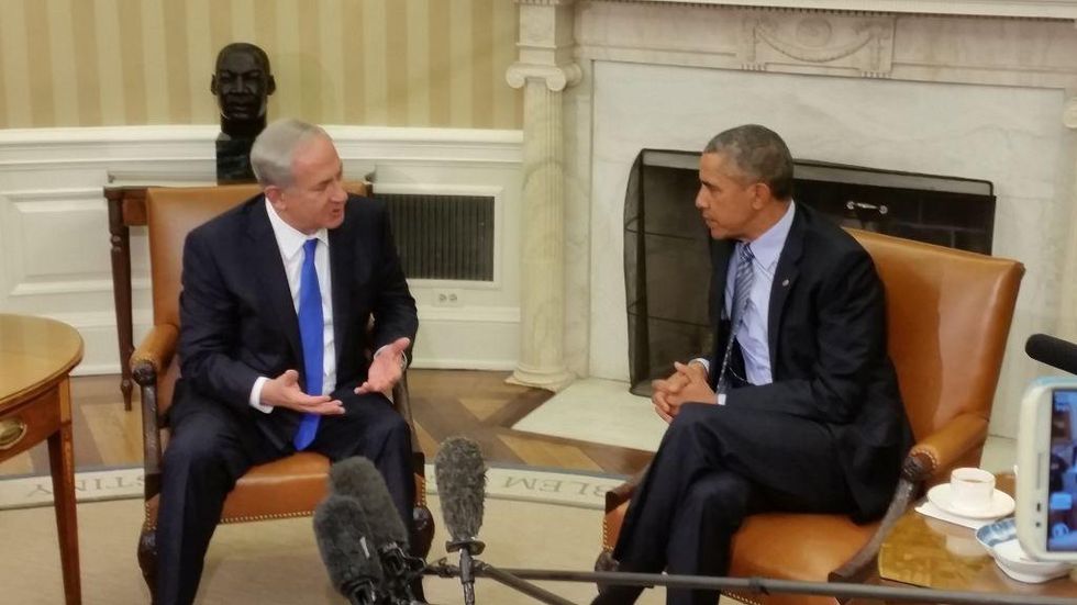 Prime Minister Benjamin Netanyahu meets with U.S. President Barack Obama in the White House on Nov. 9, 2015. (Photo credit: Raphael Ahren/Times of Israel)
