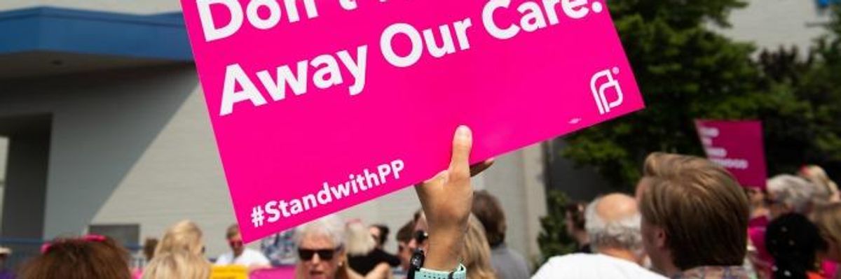 To Counter Missouri's Attacks on Abortion Care, Planned Parenthood Opens 'Mega-Clinic' in Neighboring Illinois
