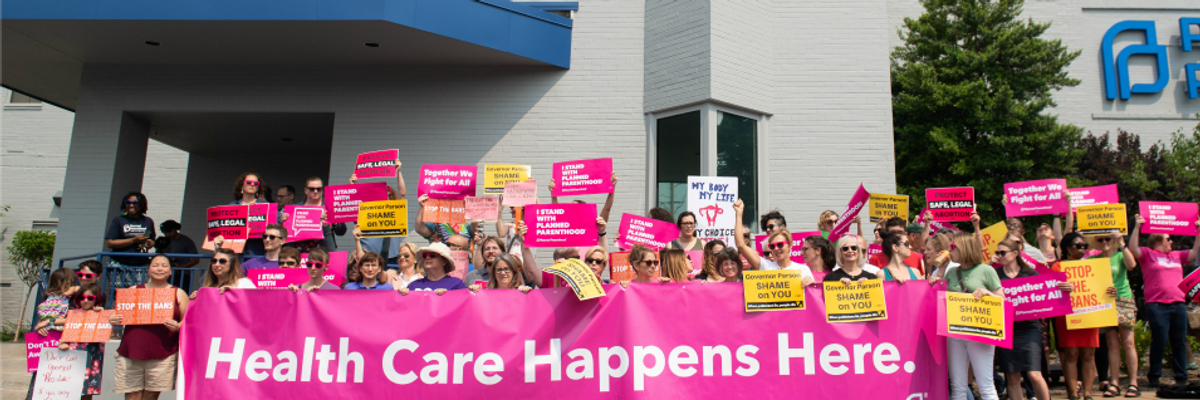 Abortions 'Virtually Halted' in Missouri as Licensing Fight Continues for Last Clinic Providing Procedure