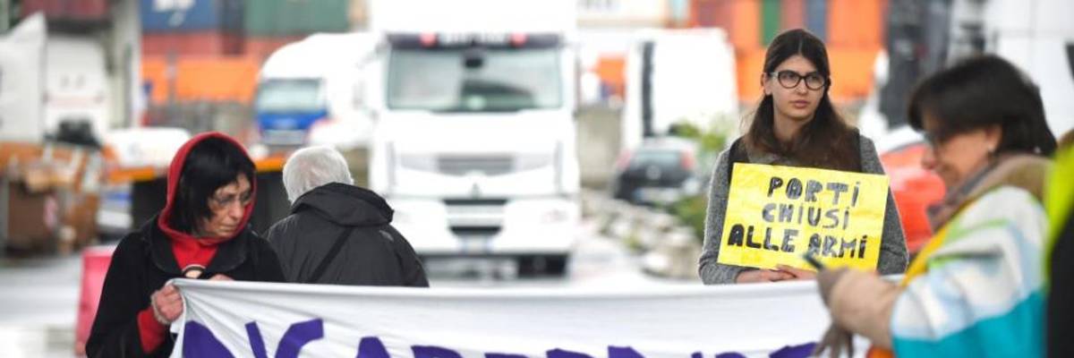 'We Will Not Be Complicit': Protesting Assault on Yemen, Italian Dock Workers Refuse to Load Saudi Weapons Vessel