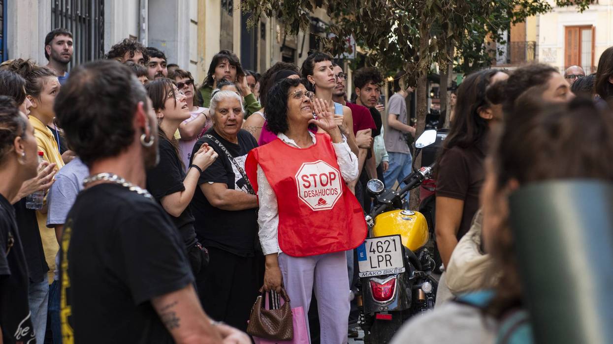 Protesters Camped In Sol Manage To Halt An Eviction On Calle Navas De Tolosa, Which Has Been Postponed Until 14 October