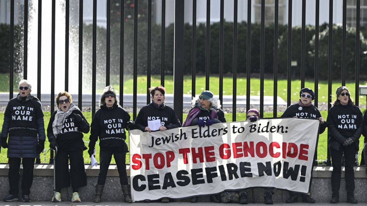 Protesters chain themselves to White House fence demanding Gaza cease-fire