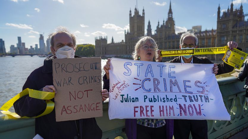 Protesters in London demand freedom for Julian Assange