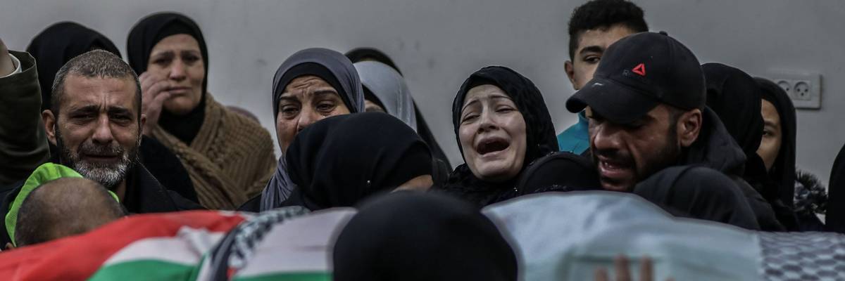 Relatives mourn over the body of Palestinian Yazan Al-Najmi