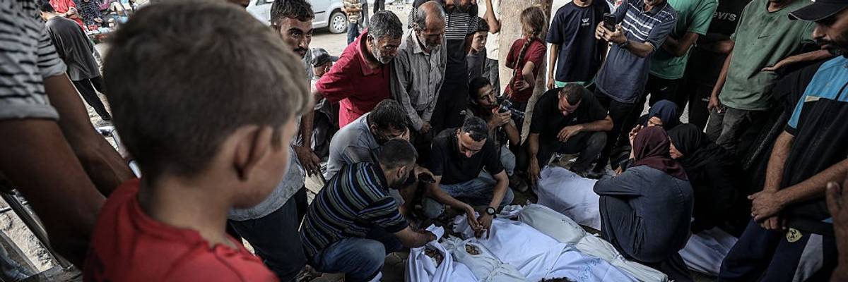 Relatives of Palestinians mourn