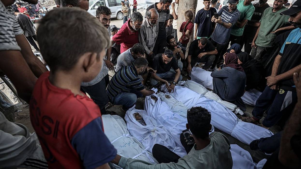 Relatives of Palestinians mourn