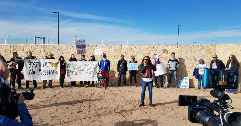 Rep.-elect Veronica Escobar (D-Texas) joined other Democratic lawmakers at a detention facility for immigrant children on Saturday, calling for the center to be shut down. (Photo: @nachoaguilar/Twitter)