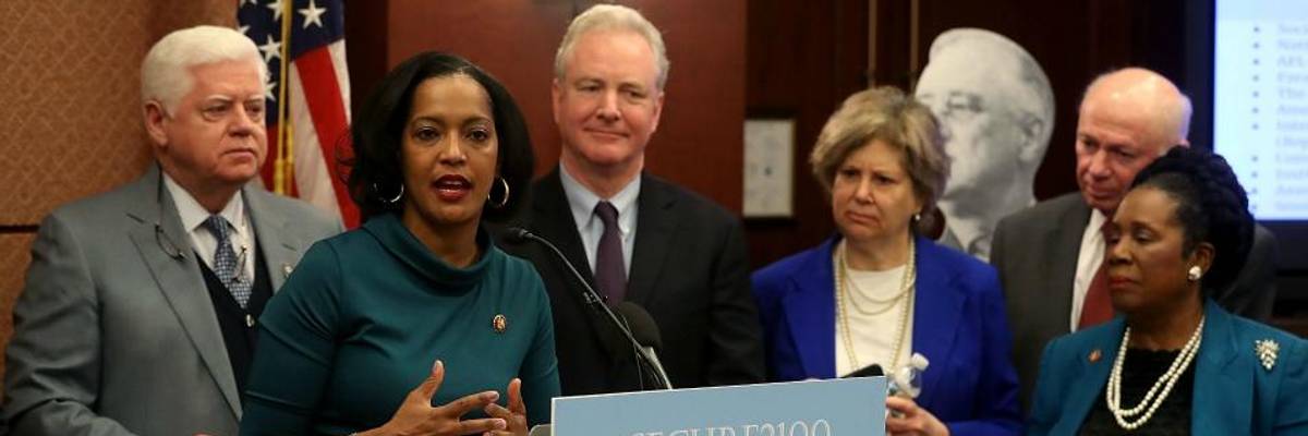 'No One Should Retire Into Poverty': At Historic Hearing, Progressives Make Case for Expanding--Not Cutting--Social Security Benefits