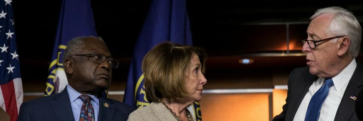 'Why Are They So Terrible at This?': Democrats Reportedly Plan to Offer Trump Billions for So-Called 'Smart Wall'