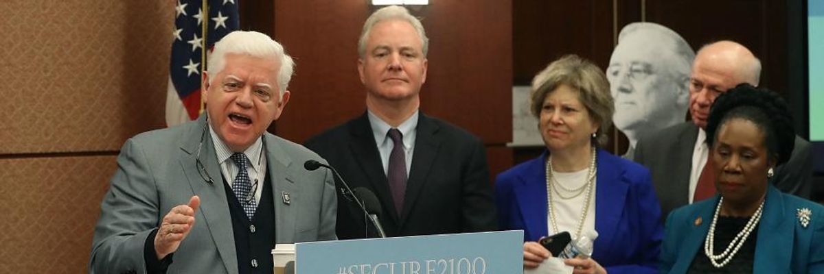 On FDR's 137th Birthday, 200+ Democrats Unveil Bill to Expand Social Security So 'Seniors Can Retire in Dignity'