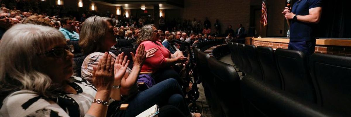 Democrats Urged to 'Take Note' as GOP Rep. Justin Amash Gets Standing Ovation From Constituents for Backing Trump Impeachment
