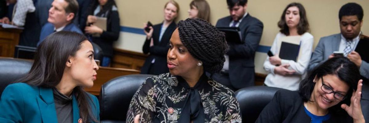 'This Is a No-Brainer': House Democrats Announce Effort to Pass $2,000 Payments as Trump Demands Bigger Checks