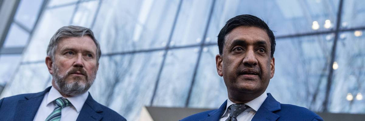 Reps. Ro Khanna (D-Calif.) and Thomas Massie (R-Ky.)