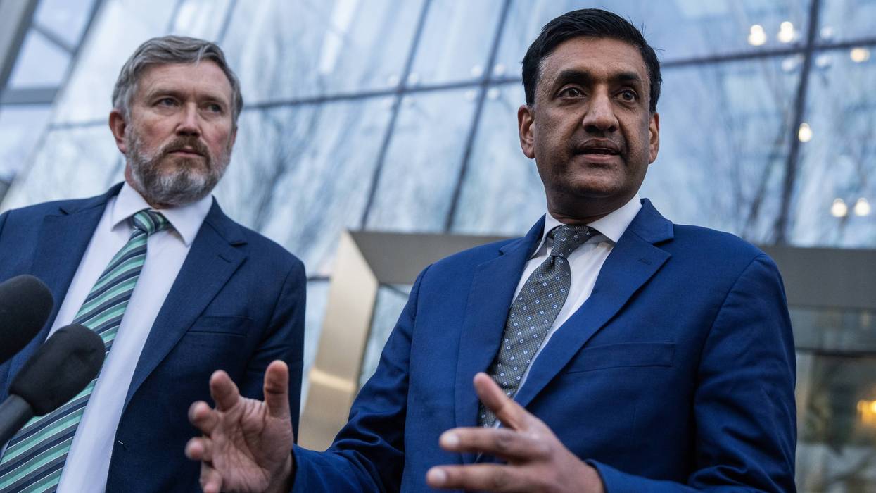 Reps. Ro Khanna (D-Calif.) and Thomas Massie (R-Ky.)