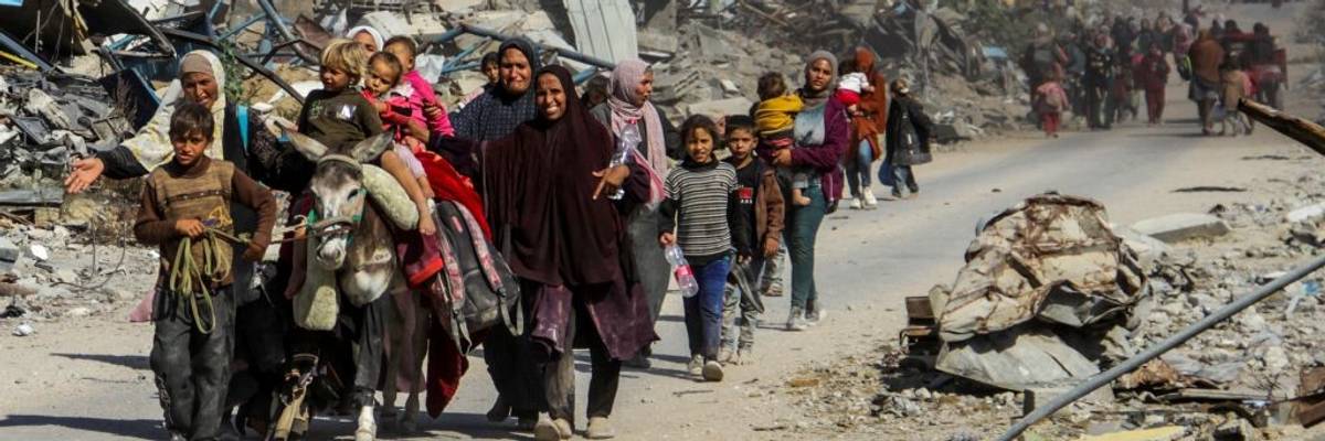 Residents of Gaza flee on foot