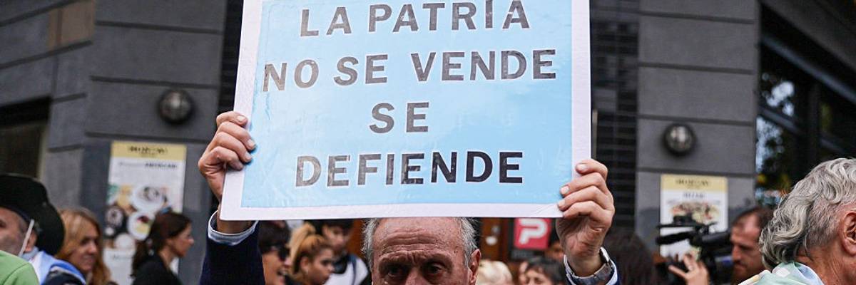 Retirees and Union Labor Confederation strike in Argentina