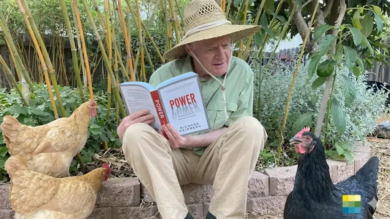 Richard Heinberg reads to a chicken.