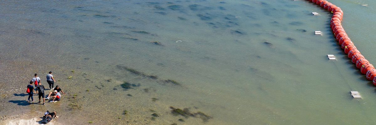 Rio Grande floating barrier