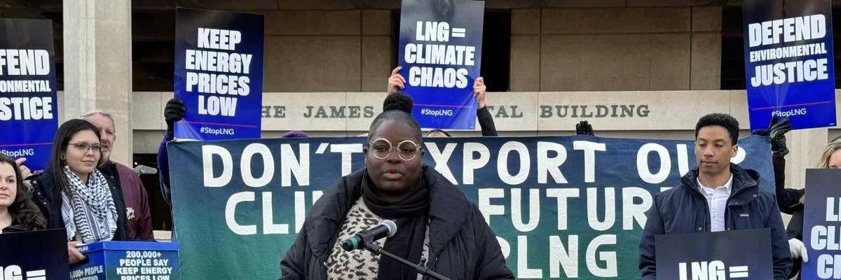Roishetta Ozane speaks in front of the DOE.