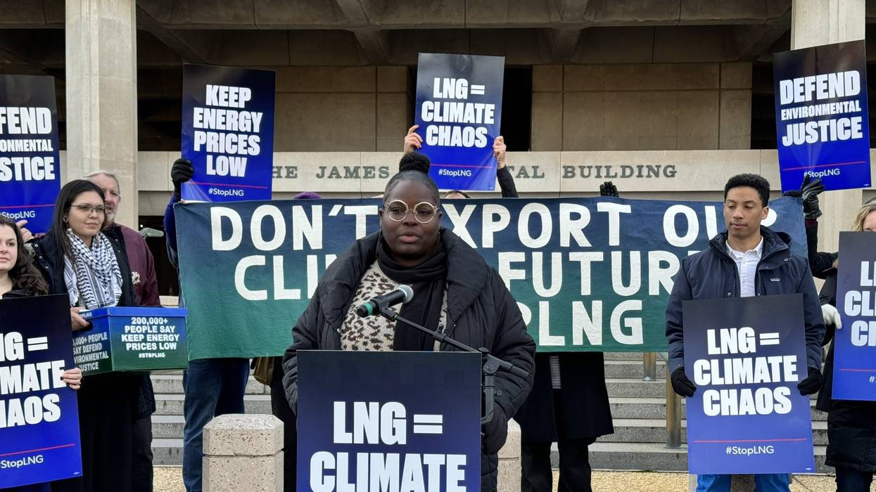 Roishetta Ozane speaks in front of the DOE.