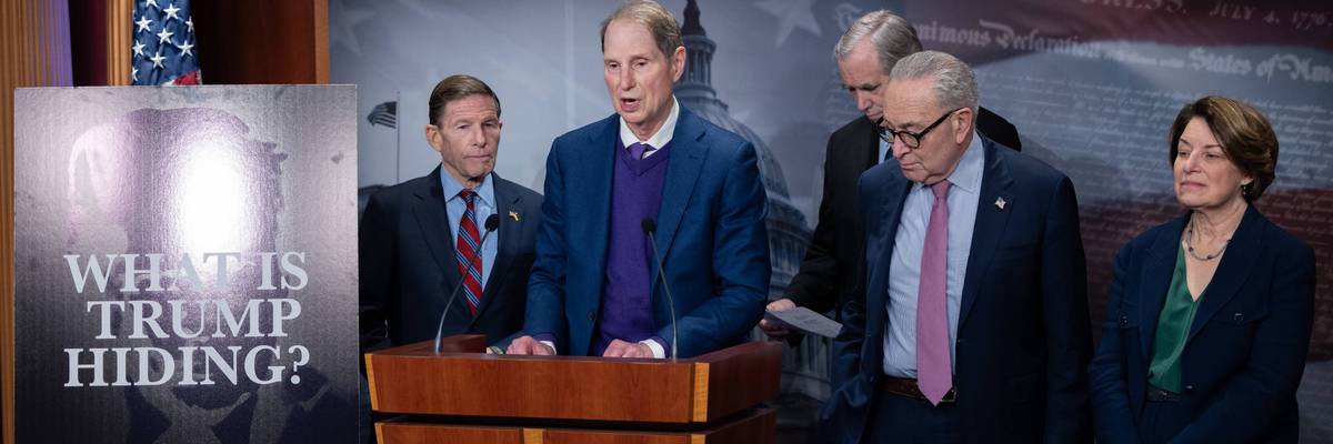 Ron Wyden leads Senate Democrats speaking about Trump and Epstein
