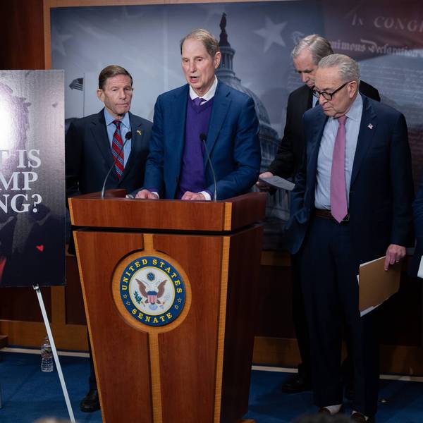 Ron Wyden leads Senate Democrats speaking about Trump and Epstein