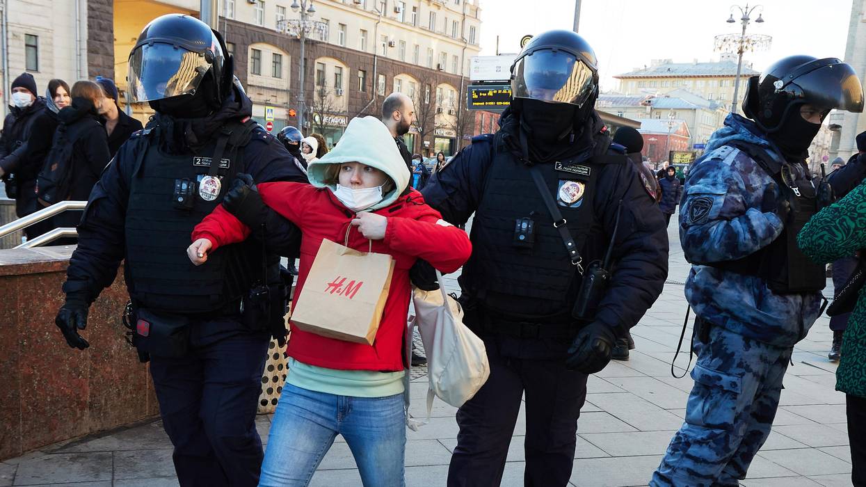 russia-anti-war-protest-arrests