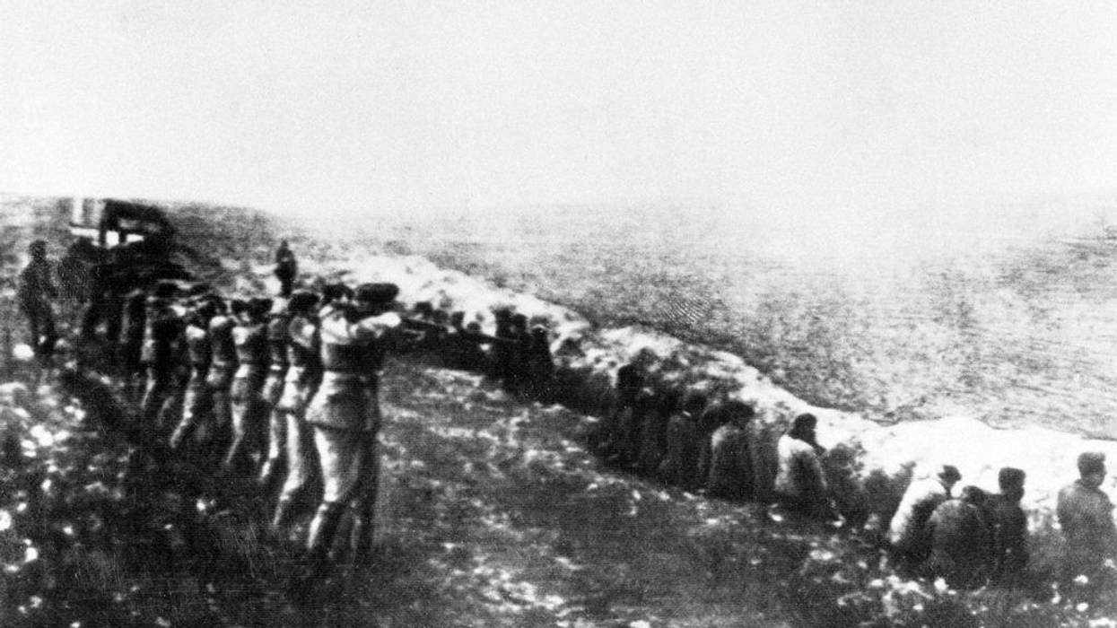 Russia / Ukraine: German 'einsatzgruppen' paramilitary death squads murder Jews in the Ukraine, July-September 1941