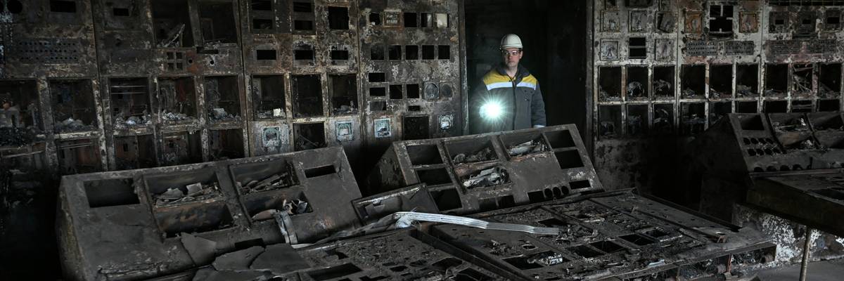 Russian attack on Ukrainian power plant.