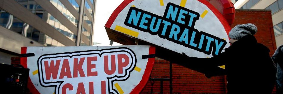 'Keep Making Noise': Grassroots Pressure Working as Democrats Announce Bill to Restore Net Neutrality