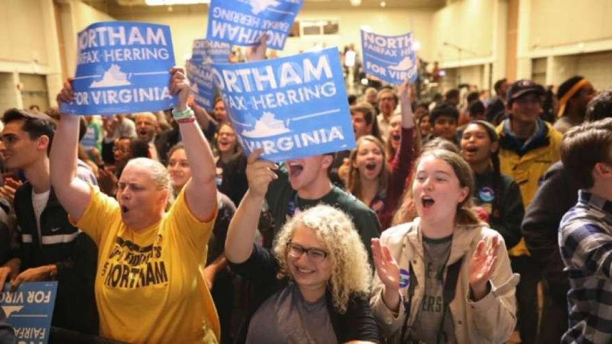 Can Democrats Catch a Wave in 2018?