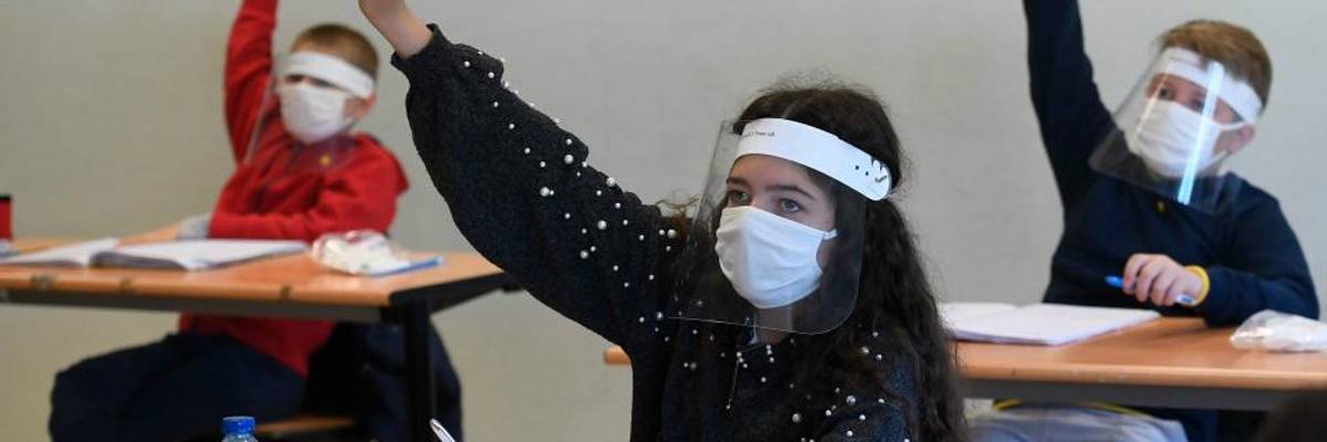 Teachers Union Warns Safely Reopening US Schools During 'Triple Crisis' Could Cost $116.5 Billion