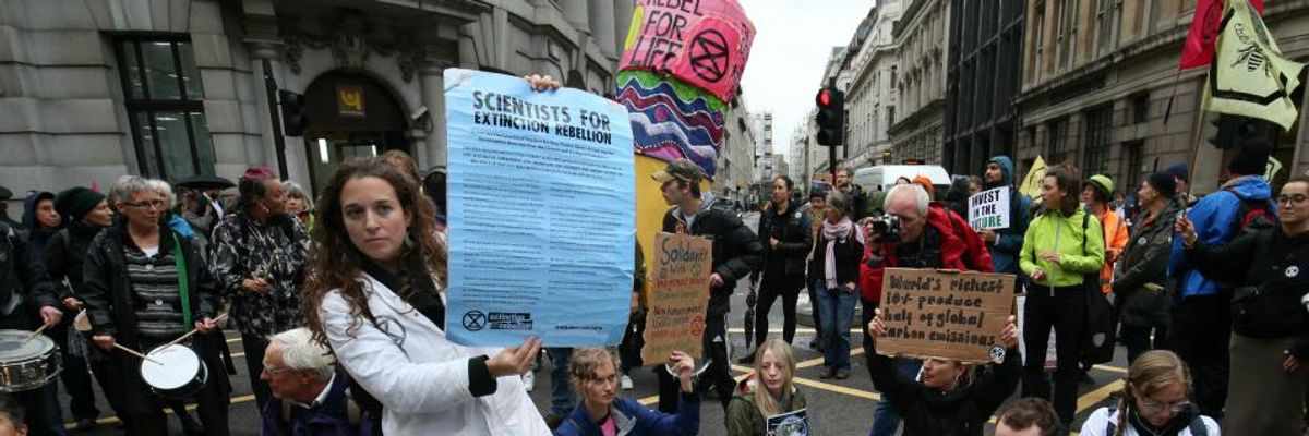 Citing 'Moral Duty to Take Radical Action,' Over 700 Scientists Endorse Mass Civil Disobedience to Fight Climate Crisis