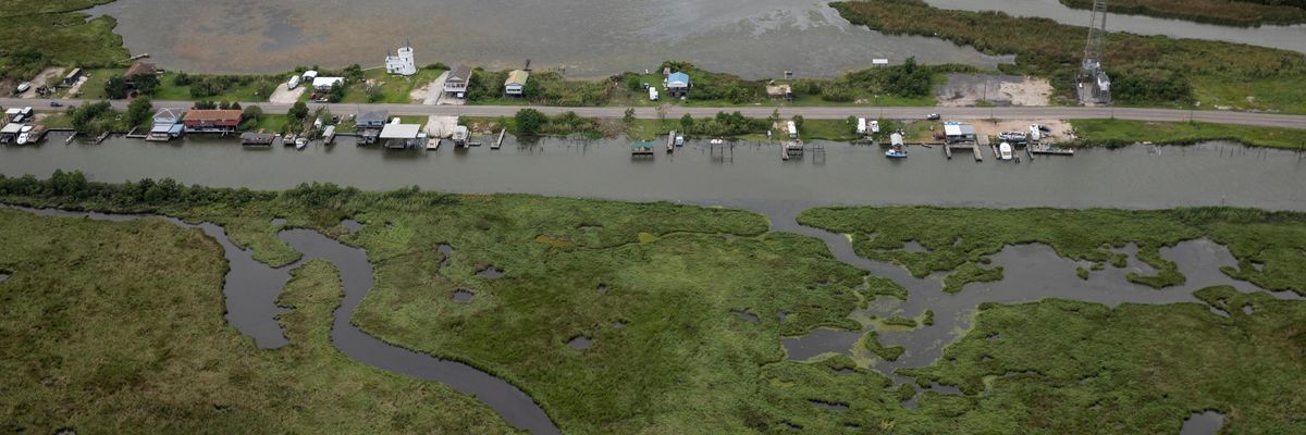 Sea level rises around homes in New Orelans
