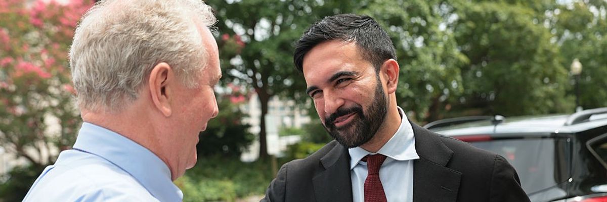 Mamdani Holds 'Commanding' Lead in NYC Mayor Race—and Cuomo Has 'Extremely Tough' Climb: Poll