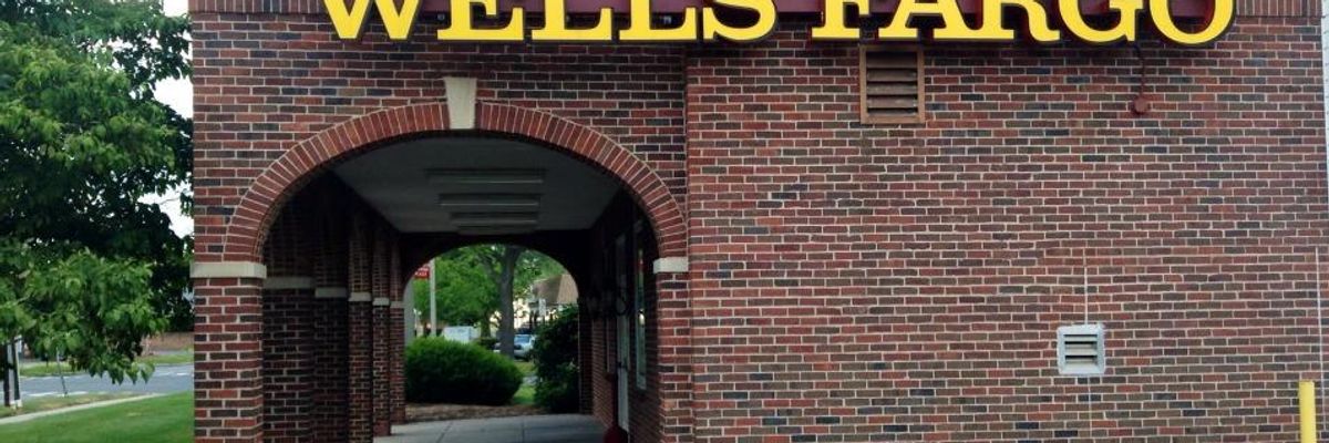With Students 'Getting Ripped Off' by Wells Fargo, Elizabeth Warren Calls for Kicking Big Bank Off Campus