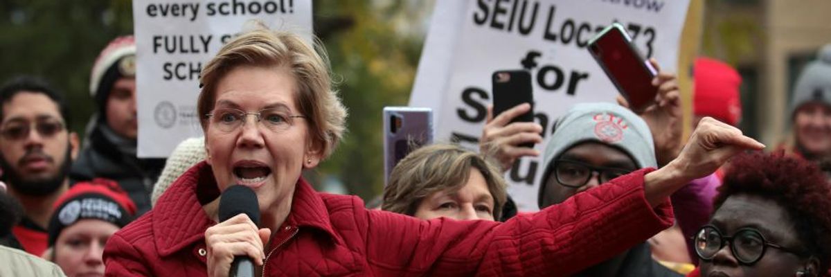 'Everyone in America Should Support You,' Says Elizabeth Warren at Rally With Striking Chicago Teachers